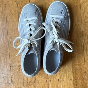Rothy’s The Lace-up Sneaker in light gray size 8
